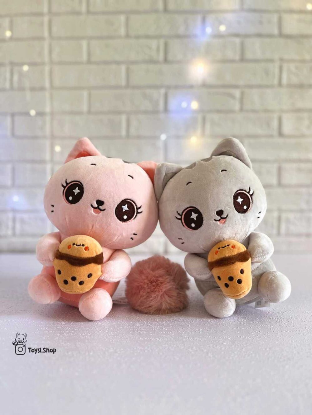 عروسک های گربه پیشی عسل به دست