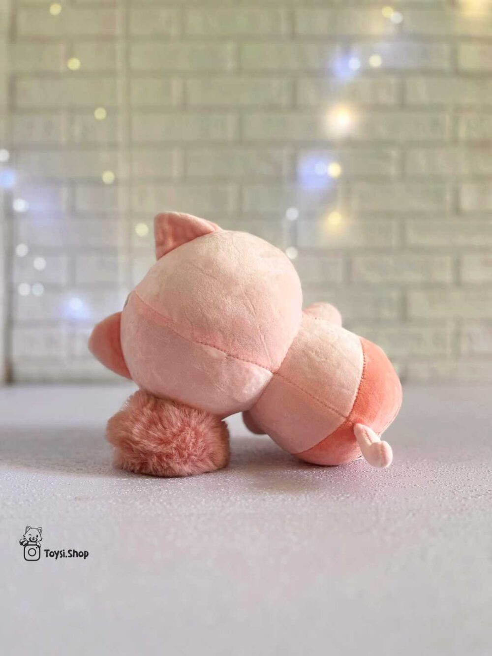 عروسک گربه اسموتی به دست