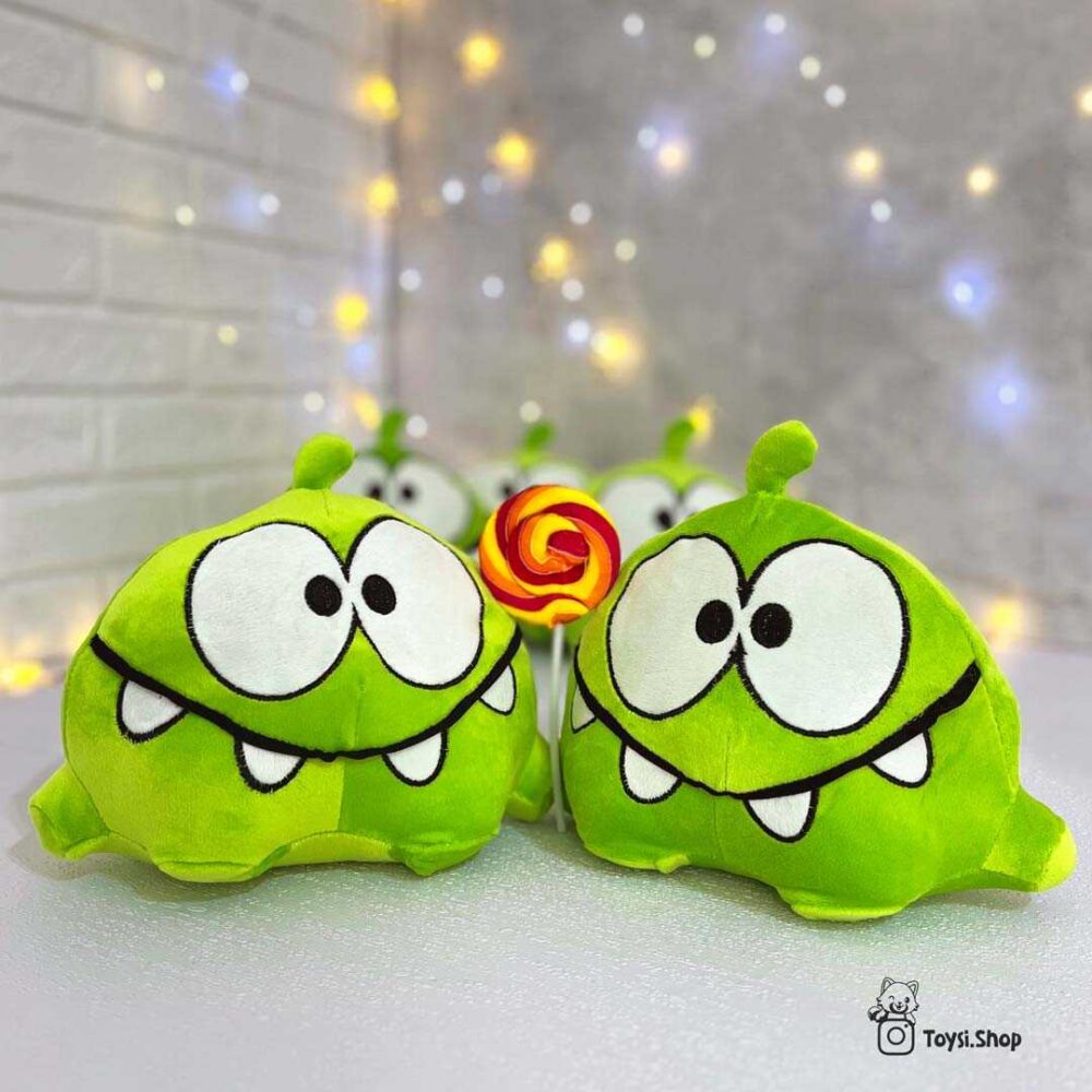 عروسک پولیشی نرم اورجینال وارداتی خارجی اوم نوم سبز ابنبات خور