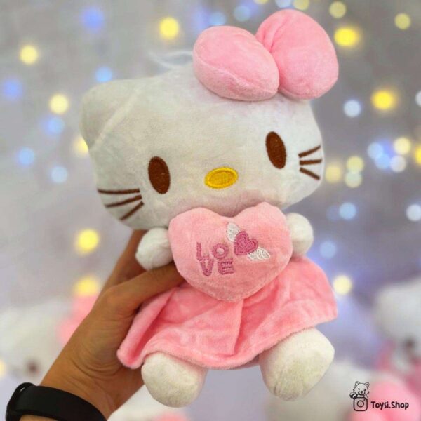 عروسک کیتی قلب به دست