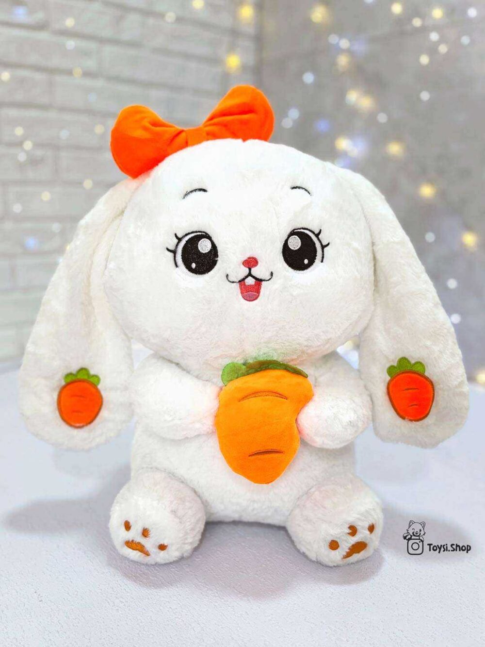 عروسک خرگوش هویج به دست بزرگ