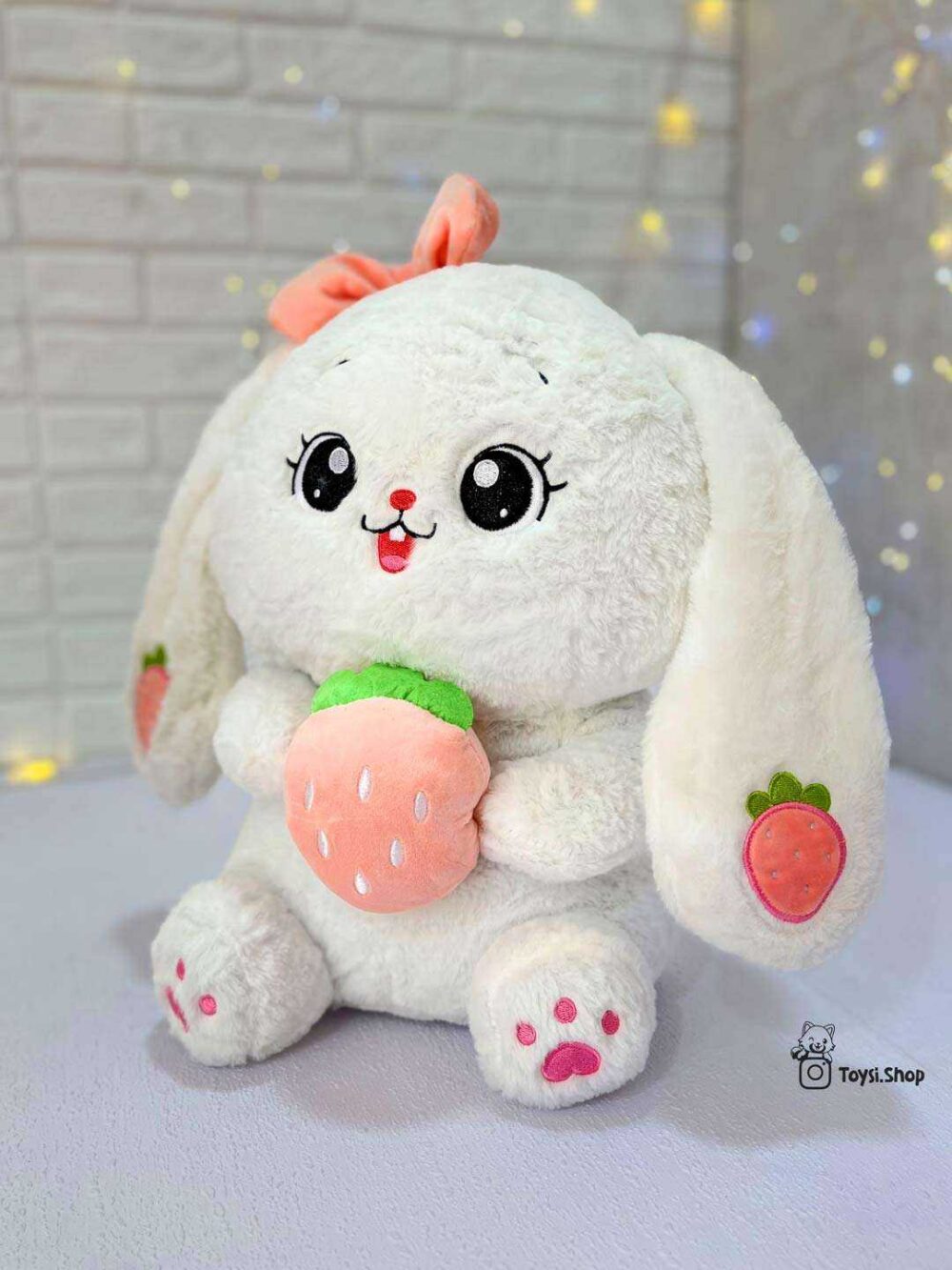 عروسک خرگوش توت فرنگی به دست بزرگ عروسک خرگوش توت فرنگی به دست بزرگ