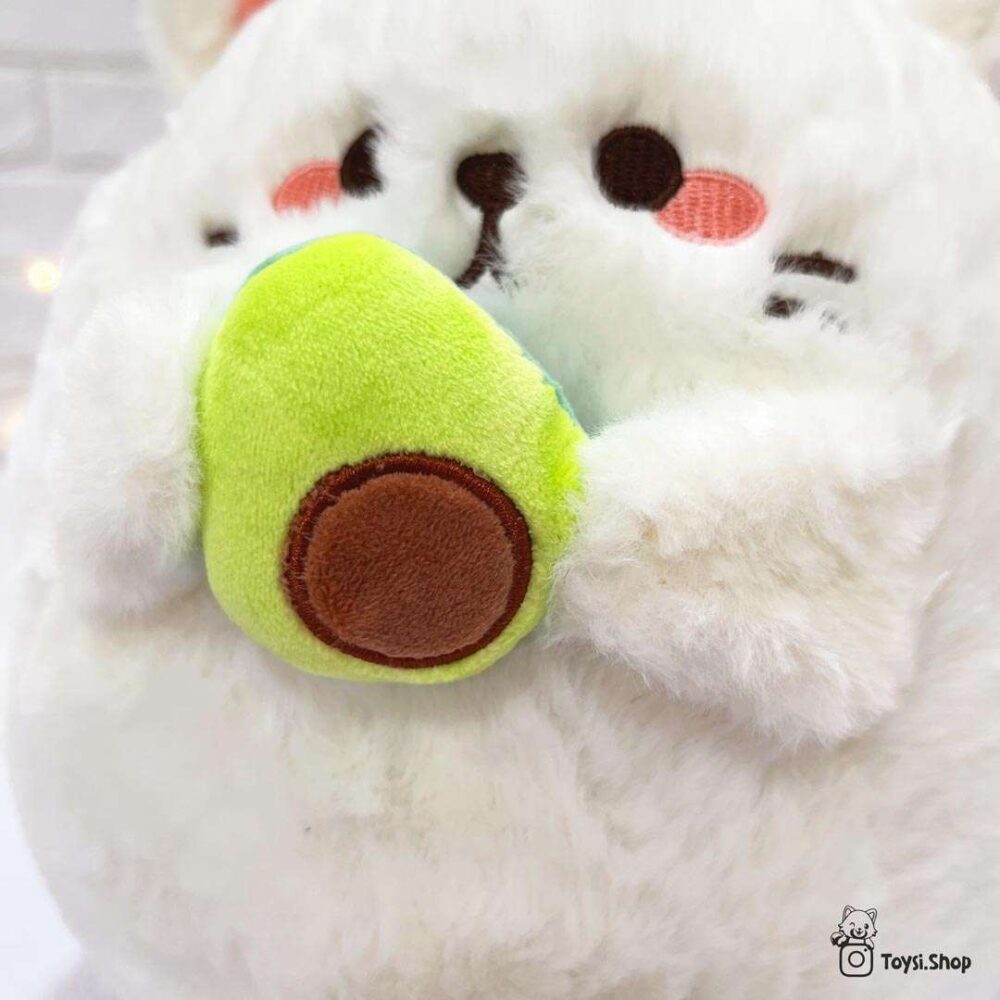 عروسک گربه آووکادو به دست عروسک مدل گربه طرح آووکادو