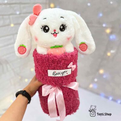 بوکت عروسکی خرگوش توت فرنگی به دست