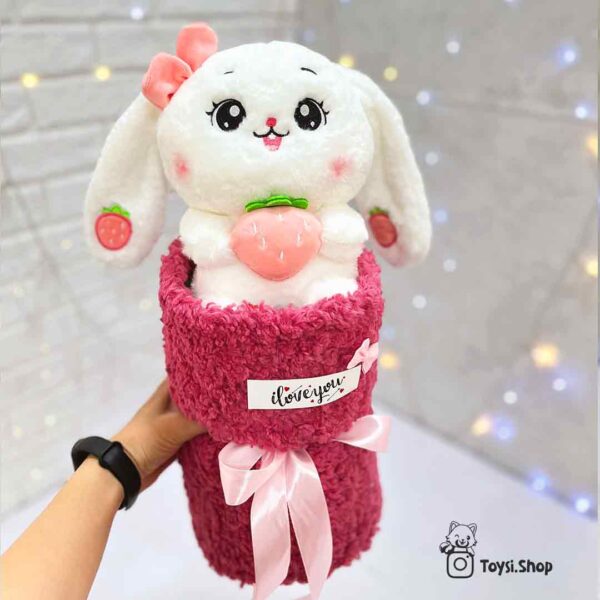 بوکت عروسک خرگوش توتفرنگی بدست