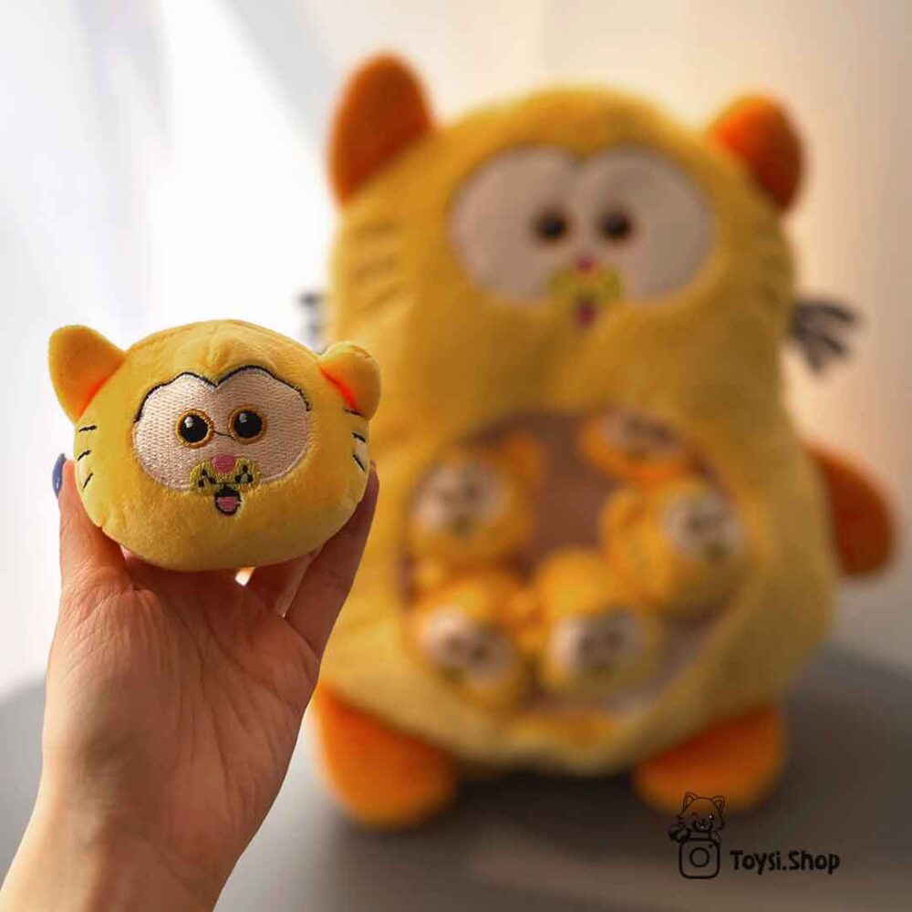 عروسک گارفیلدی که داخل شکمش بچه داره