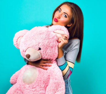 عروسک صورتی