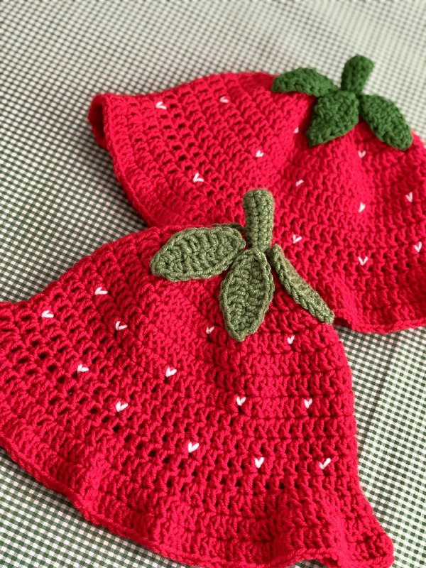 کلاه توت فرنگی بافتنی کلاه توت فرنگی بافتنی