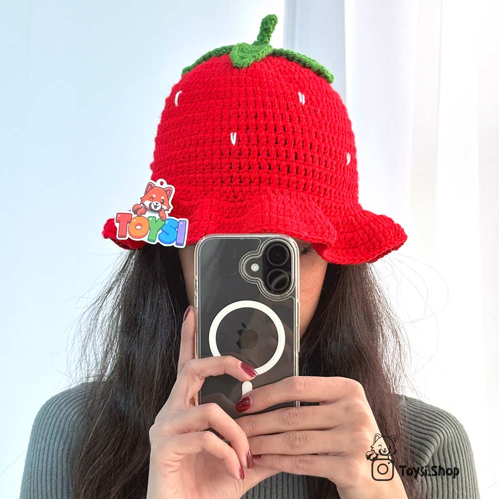 کلاه توت فرنگی بافتنی عکس کلاه توت فرنگی